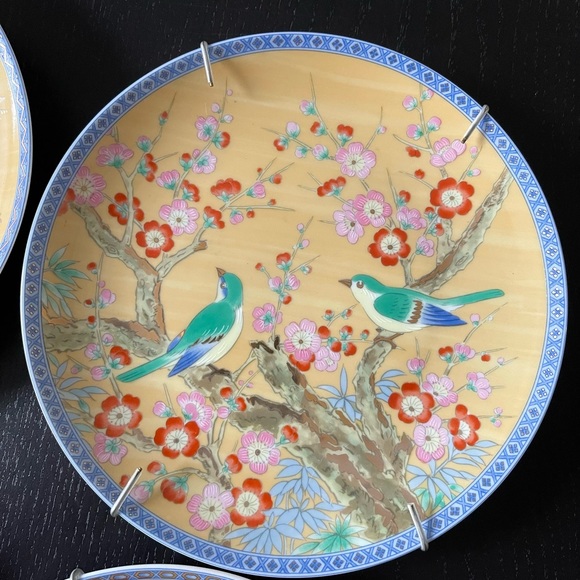 Set of FOUR Japanese decorative plates. - Picture 4 of 12